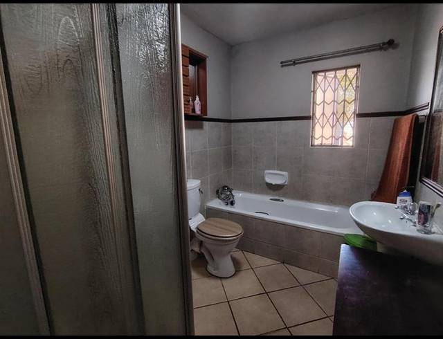 2 BEDROOM PROPERTY TO RENT IN MONAVONI